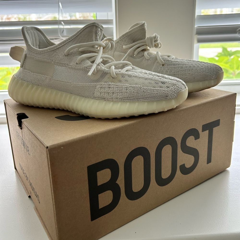 Adidas Yeezy Boost 350 V2 in Bone